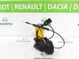 Gebruikte Deurslot Mechaniek 2Deurs rechts Renault Trafic (1FL/2FL/3FL/4FL) 1.6 dCi 90 Prijs € 84,70 Inclusief btw aangeboden door Snuverink Autodemontage