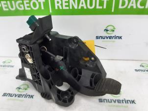 Gebruikte Rempedaal Renault Trafic (1FL/2FL/3FL/4FL) 1.6 dCi 90 Prijs € 90,75 Inclusief btw aangeboden door Snuverink Autodemontage