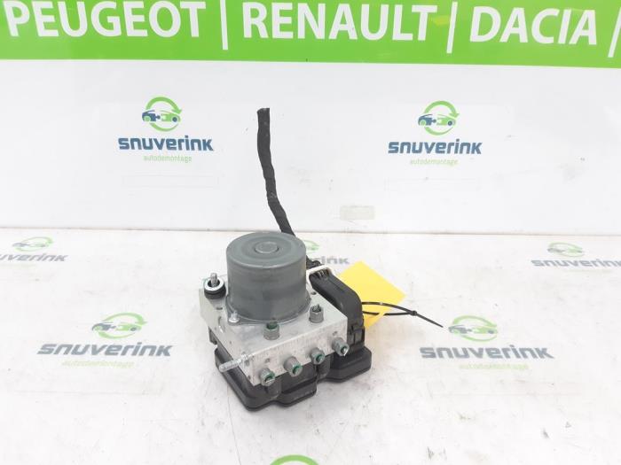 Gebruikte ABS Pomp Renault Arkana (RJLL) 1.6 E-Tech 145 16V Prijs € 199,98 Margeregeling aangeboden door Snuverink Autodemontage