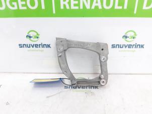 Gebruikte Dynamosteun boven Peugeot 208 II (UB/UH/UP) e-208 50 kWh Prijs € 31,50 Margeregeling aangeboden door Snuverink Autodemontage