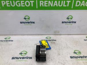 Gebruikte Versnellingspook Peugeot 208 II (UB/UH/UP) e-208 50 kWh Prijs € 60,00 Margeregeling aangeboden door Snuverink Autodemontage