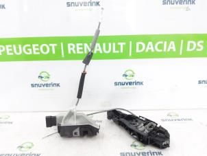 Gebruikte Deurslot Mechaniek 4Deurs rechts-voor Peugeot 208 II (UB/UH/UP) e-208 50 kWh Prijs € 40,00 Margeregeling aangeboden door Snuverink Autodemontage
