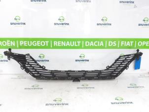 Gebruikte Bumper Rooster Peugeot 208 II (UB/UH/UP) e-208 50 kWh Prijs € 90,00 Margeregeling aangeboden door Snuverink Autodemontage