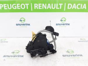 Gebruikte Deurslot Mechaniek 4Deurs links-voor Renault Captur II (RJB) 1.6 E-Tech 160 Prijs op aanvraag aangeboden door Snuverink Autodemontage