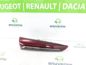 Gebruikte Achterlicht links Renault Captur II (RJB) 1.6 E-Tech 160 Prijs € 115,00 Margeregeling aangeboden door Snuverink Autodemontage