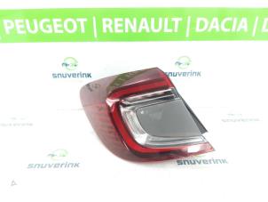 Gebruikte Achterlicht links Renault Captur II (RJB) 1.6 E-Tech 160 Prijs € 205,00 Margeregeling aangeboden door Snuverink Autodemontage