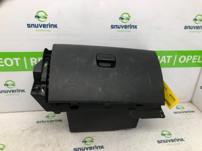Gebruikte Dashboardkastje Renault Trafic (1FL/2FL/3FL/4FL) 2.0 dCi 16V 120 Prijs € 61,69 Inclusief btw aangeboden door Snuverink Autodemontage