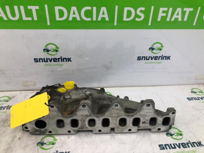 Gebruikte Inlaatspruitstuk Renault Trafic (1FL/2FL/3FL/4FL) 1.6 dCi 90 Prijs € 76,23 Inclusief btw aangeboden door Snuverink Autodemontage