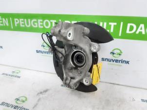Gebruikte Fusee links-voor Renault Megane E-Tech (RCBB) EV60 Prijs op aanvraag aangeboden door Snuverink Autodemontage