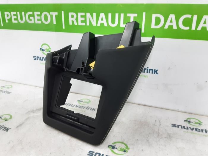 Gebruikte Dashboard deel Renault Megane E-Tech (RCB) 60 kWh Prijs € 37,03 Inclusief btw aangeboden door Snuverink Autodemontage