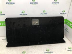 Gebruikte Kofferbak Mat Renault Megane IV Estate (RFBK) 1.6 GT Energy TCE 205 EDC Prijs € 99,98 Margeregeling aangeboden door Snuverink Autodemontage