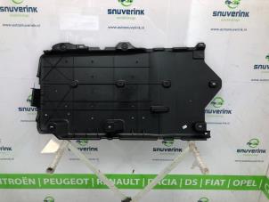 Gebruikte Beschermplaat bodem DS Automobiles DS 7 1.6 16V E-Tense 225 Prijs € 80,47 Inclusief btw aangeboden door Snuverink Autodemontage