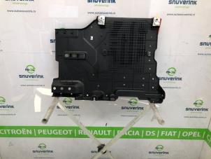 Gebruikte Beschermplaat bodem DS Automobiles DS 7 1.6 16V E-Tense 225 Prijs € 80,47 Inclusief btw aangeboden door Snuverink Autodemontage