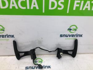 Gebruikte Schakelflipper set Renault Megane IV Estate (RFBK) 1.6 GT Energy TCE 205 EDC Prijs € 80,00 Margeregeling aangeboden door Snuverink Autodemontage