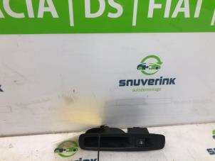 Gebruikte Elektrisch Raam Schakelaar Renault Megane IV Estate (RFBK) 1.6 GT Energy TCE 205 EDC Prijs € 25,00 Margeregeling aangeboden door Snuverink Autodemontage