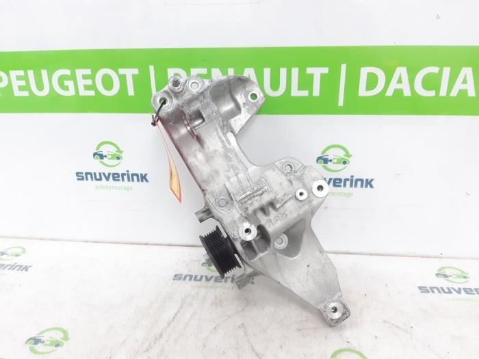 Gebruikte Dynamosteun boven DS Automobiles DS 7 1.6 16V E-Tense 225 Prijs € 33,98 Margeregeling aangeboden door Snuverink Autodemontage