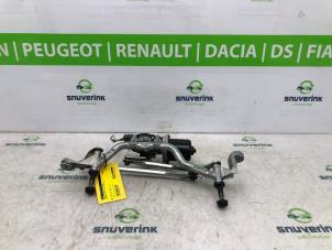 Gebruikte Ruitenwismotor + Mechaniek Renault Clio IV (5R) 1.5 Energy dCi 90 FAP Prijs € 140,00 Margeregeling aangeboden door Snuverink Autodemontage