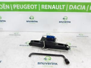 Gebruikte Krik Peugeot 207 CC (WB) 1.6 16V THP Prijs € 40,50 Margeregeling aangeboden door Snuverink Autodemontage