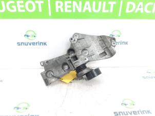 Gebruikte Dynamosteun boven Renault Scénic IV (RFAJ) 1.5 Energy dCi 110 Prijs € 34,98 Margeregeling aangeboden door Snuverink Autodemontage