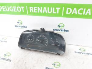 Gebruikte Instrumentenpaneel Renault Trafic Prijs € 112,50 Margeregeling aangeboden door Snuverink Autodemontage