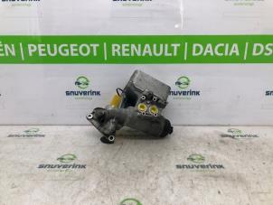 Gebruikte Oliefilterhuis Renault Master III (MA/MB/MC/MD/MH/MF/MG/MH) 2.3 dCi 150 16V Prijs € 49,01 Inclusief btw aangeboden door Snuverink Autodemontage