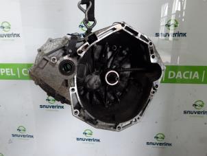 Gebruikte Versnellingsbak Renault Megane III Berline (BZ) 1.6 16V Prijs € 149,98 Margeregeling aangeboden door Snuverink Autodemontage