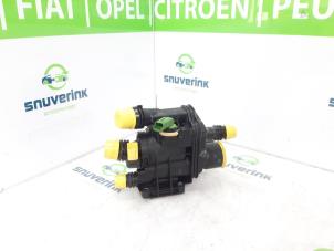 Gebruikte Thermostaathuis Citroen C5 Aircross I (A4/AC/AJ/AR) 1.2 e-THP PureTech 130 Prijs € 48,40 Inclusief btw aangeboden door Snuverink Autodemontage