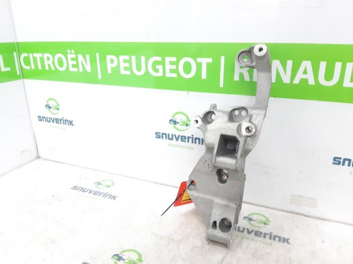 Gebruikte Dynamosteun boven Citroen C5 Aircross I (A4/AC/AJ/AR) 1.2 e-THP PureTech 130 Prijs € 36,28 Inclusief btw aangeboden door Snuverink Autodemontage