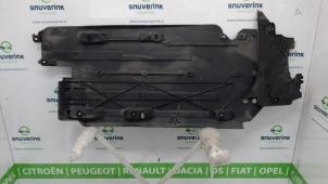 Gebruikte Afdekplaat diversen Citroen C5 Aircross I (A4/AC/AJ/AR) 1.2 e-THP PureTech 130 Prijs € 65,34 Inclusief btw aangeboden door Snuverink Autodemontage