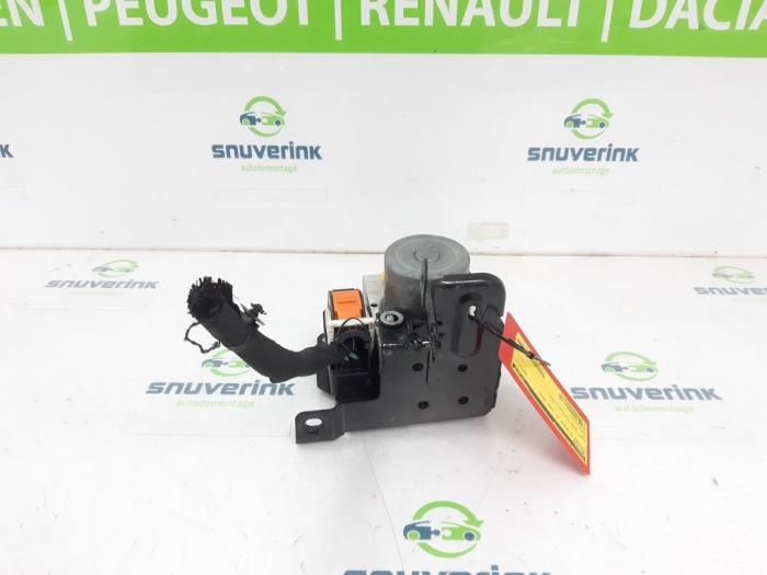 ABS Pomp van een Citroën C5 Aircross I (A4/AC/AJ/AR) 1.2 e-THP PureTech 130 2022