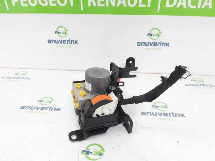 ABS Pomp van een Citroën C5 Aircross I (A4/AC/AJ/AR) 1.2 e-THP PureTech 130 2022