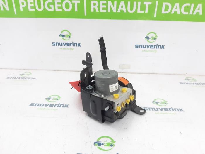 ABS Pomp van een Citroën C5 Aircross I (A4/AC/AJ/AR) 1.2 e-THP PureTech 130 2022