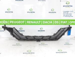 Gebruikte Bumper Rooster Peugeot 208 II (UB/UH/UP) 1.2 Vti 12V PureTech 100 Prijs € 103,46 Inclusief btw aangeboden door Snuverink Autodemontage