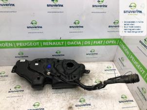 Gebruikte Tank Renault Captur II (RJB) 1.3 TCE 130 16V Prijs € 338,80 Inclusief btw aangeboden door Snuverink Autodemontage