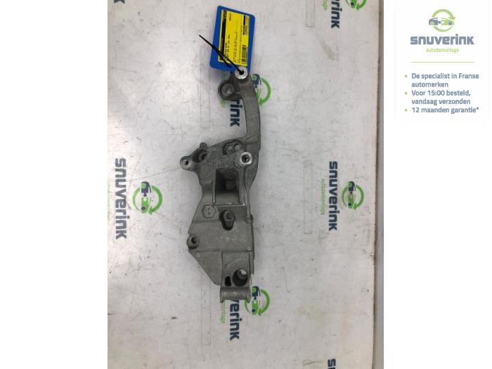 Gebruikte Dynamosteun boven Peugeot 208 II (UB/UH/UP) 1.2 Vti 12V PureTech 100 Prijs € 30,83 Inclusief btw aangeboden door Snuverink Autodemontage