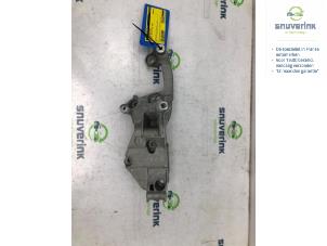 Gebruikte Dynamosteun boven Peugeot 208 II (UB/UH/UP) 1.2 Vti 12V PureTech 100 Prijs € 36,28 Inclusief btw aangeboden door Snuverink Autodemontage