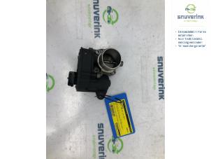 Gebruikte Gasklephuis Peugeot 3008 II (M4/MC/MJ/MR) 1.2 12V e-THP PureTech 130 Prijs € 44,98 Margeregeling aangeboden door Snuverink Autodemontage