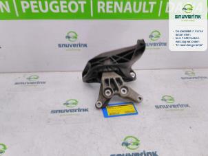 Gebruikte Motorsteun Peugeot 3008 II (M4/MC/MJ/MR) 1.2 12V e-THP PureTech 130 Prijs € 30,00 Margeregeling aangeboden door Snuverink Autodemontage