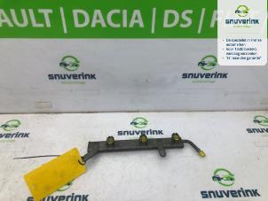 Gebruikte Injector brug Renault Twingo III (AH) 1.0 SCe 70 12V Prijs € 31,50 Margeregeling aangeboden door Snuverink Autodemontage