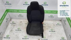 Gebruikte Stoel rechts Renault Clio V (RJAB) 1.0 TCe 100 12V Prijs € 184,98 Margeregeling aangeboden door Snuverink Autodemontage