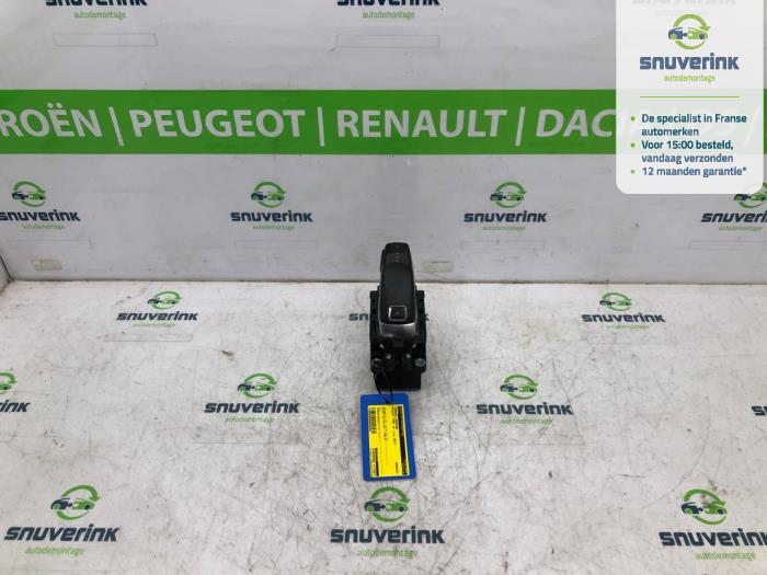 Gebruikte Versnellingspook Peugeot 3008 II (M4/MC/MJ/MR) 1.2 12V e-THP PureTech 130 Prijs € 95,00 Margeregeling aangeboden door Snuverink Autodemontage