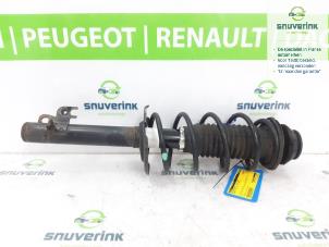 Gebruikte Mac Phersonpoot links-voor Peugeot 108 1.0 12V Prijs € 40,00 Margeregeling aangeboden door Snuverink Autodemontage