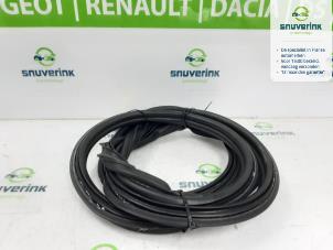 Gebruikte Achterkleprubber Peugeot 2008 (UD/UK/UR/US/UX) 1.2 VTi 12V PureTech 130 Prijs € 36,00 Margeregeling aangeboden door Snuverink Autodemontage