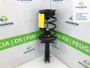 Gebruikte Mac Phersonpoot links-voor Renault Scénic III (JZ) 1.5 dCi 110 Prijs € 40,00 Margeregeling aangeboden door Snuverink Autodemontage