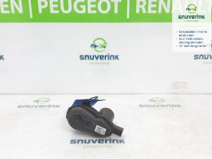 Gebruikte Handrem motor Peugeot 2008 (UD/UK/UR/US/UX) 1.2 VTi 12V PureTech 130 Prijs € 30,00 Margeregeling aangeboden door Snuverink Autodemontage