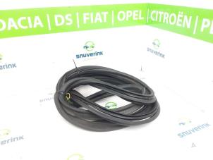 Gebruikte Achterkleprubber DS Automobiles DS 3/Crossback (UC/UJ/UR) 1.2 12V PureTech 100 Prijs € 30,00 Margeregeling aangeboden door Snuverink Autodemontage