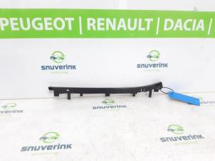 Gebruikte Dashboard deel Peugeot 208 II (UB/UH/UP) e-208 50 kWh Prijs € 36,30 Inclusief btw aangeboden door Snuverink Autodemontage