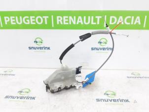Gebruikte Deurslot Mechaniek 4Deurs rechts-voor Peugeot 208 II (UB/UH/UP) e-208 50 kWh Prijs € 48,40 Inclusief btw aangeboden door Snuverink Autodemontage