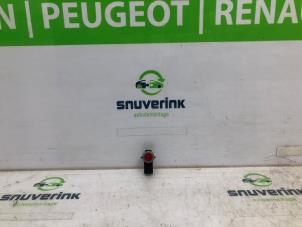 Gebruikte Sensor PDC Peugeot 208 II (UB/UH/UP) e-208 50 kWh Prijs € 48,40 Inclusief btw aangeboden door Snuverink Autodemontage