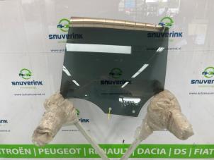 Gebruikte Deurruit 4Deurs links-achter Peugeot 208 II (UB/UH/UP) e-208 50 kWh Prijs € 80,47 Inclusief btw aangeboden door Snuverink Autodemontage